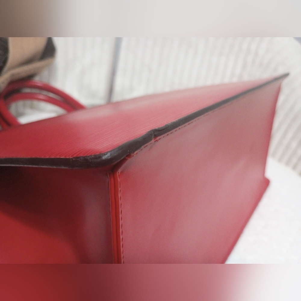 Louis Vuitton Bags - Picture 12 of 16